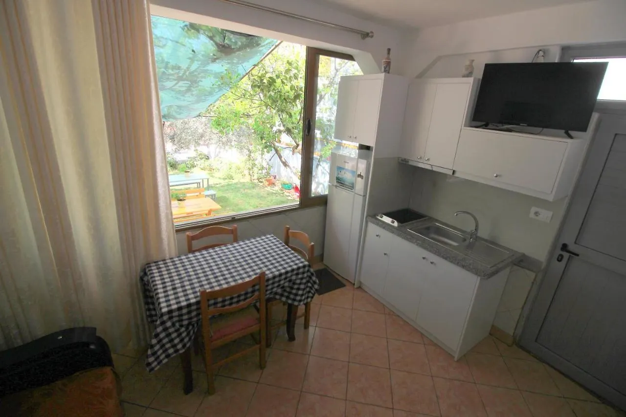 Vila Agushi Ksamil 0*,  Albânia